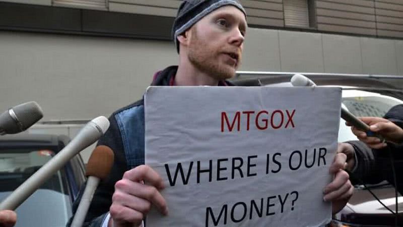 Почему падает Биткоин? С кошелька Mt.Gox ушла очередная партия монет